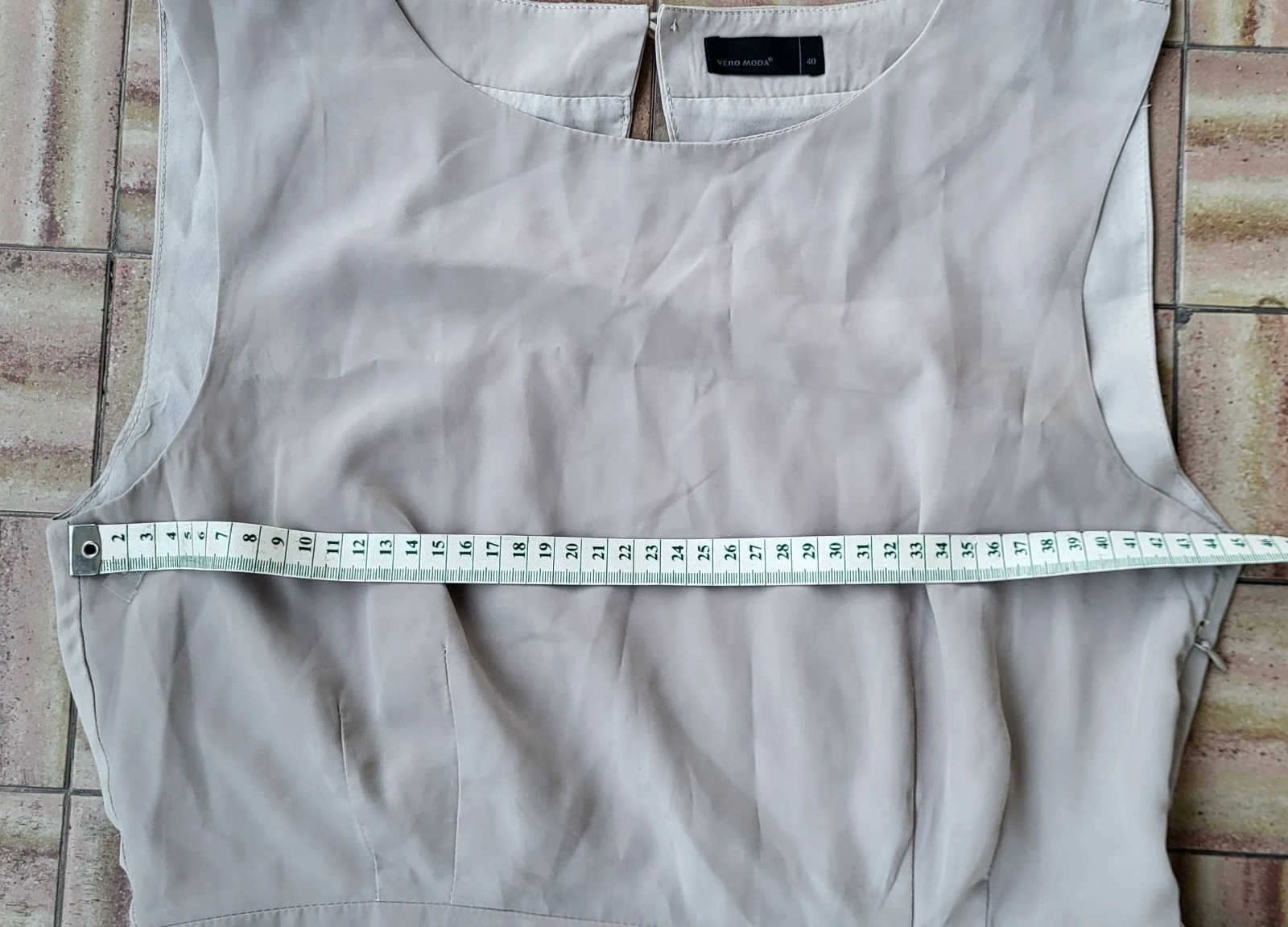 Vero Moda Vestido TFr40/TL-Bege/Ecru- Costas Fantasia & Tecido sedoso em TBE – photo 9